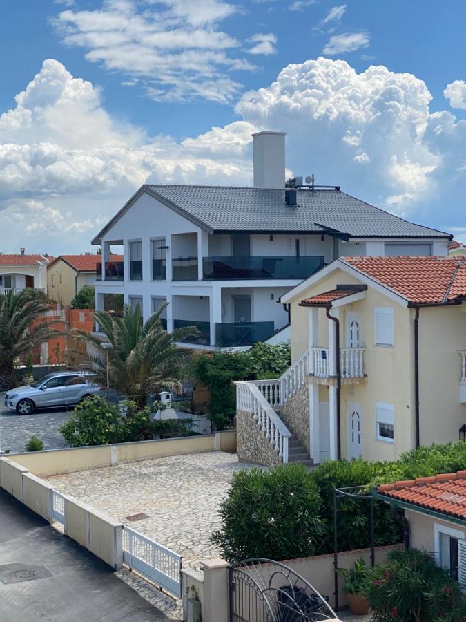 Apartment Vila Lina Vir Exterior photo